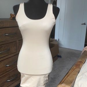 Reversible under dress smoothing slip